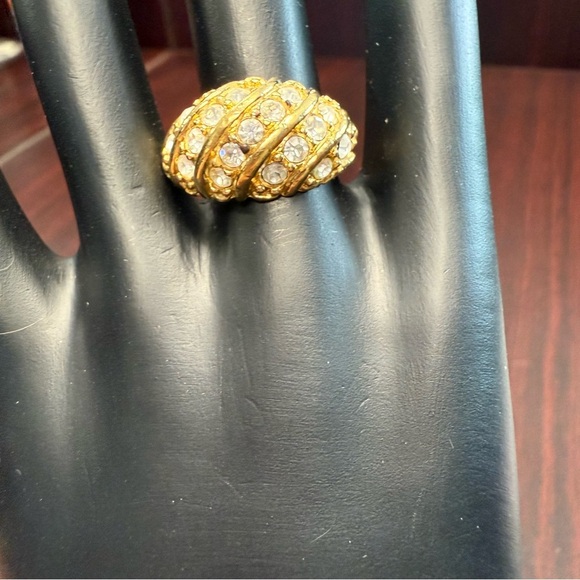 Avon “Hollywood Style” Goldtone Dome Ring with Crystal Accents size 9 NIB - Picture 7 of 7